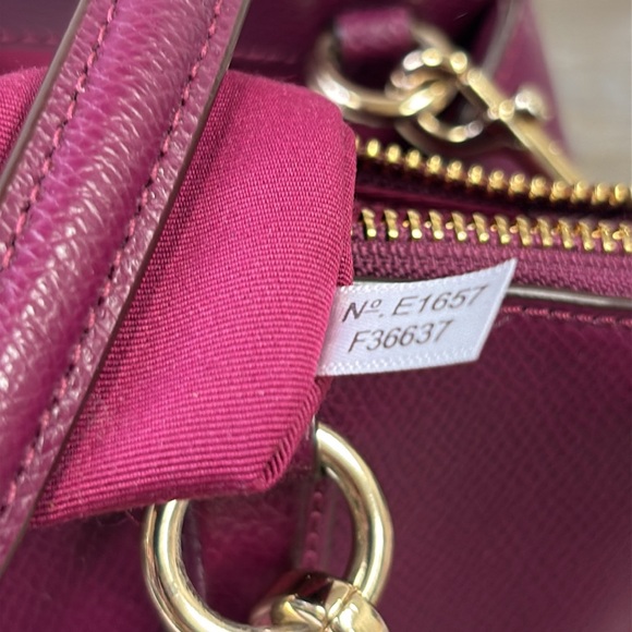 SOLD IN STORE COACH F36637 CHRISTIE CARRYAL FUCHSIA GRAIN LEATHER CROSSBODY - Picture 14 of 14